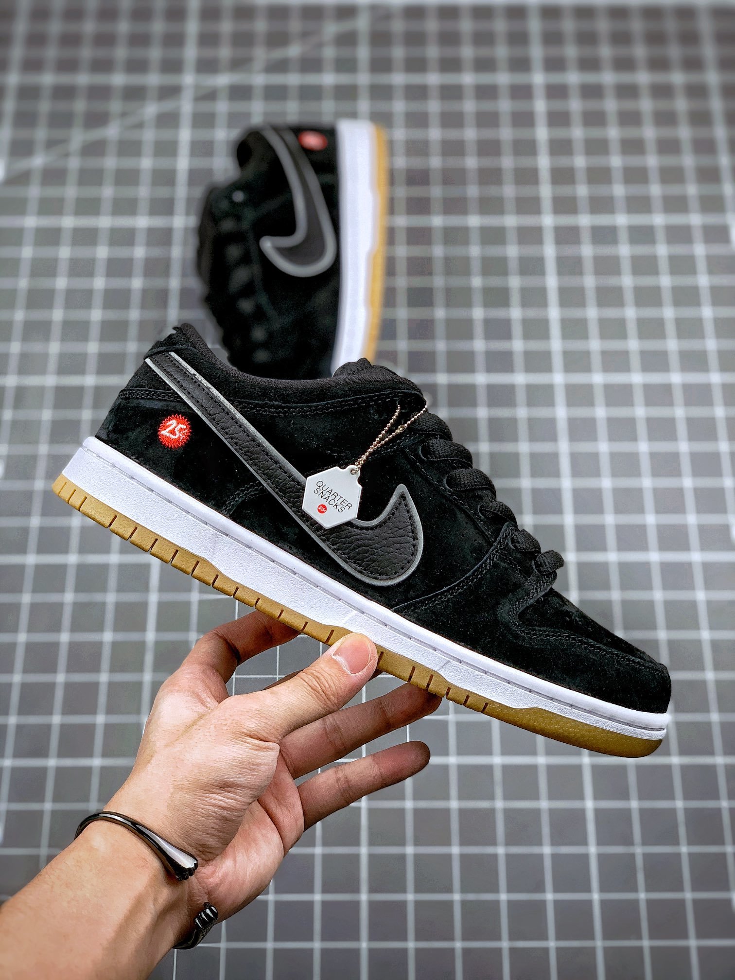 Dunk Sb Low Quartersnacks Black/Black-Reflective Silver 9