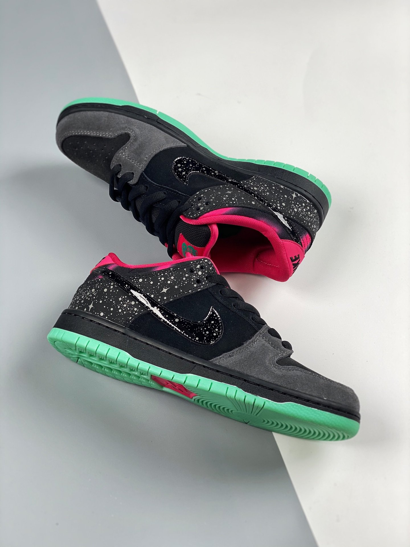 Sb Dunk Low Premier Northern Lights Black/Pink/Green 15