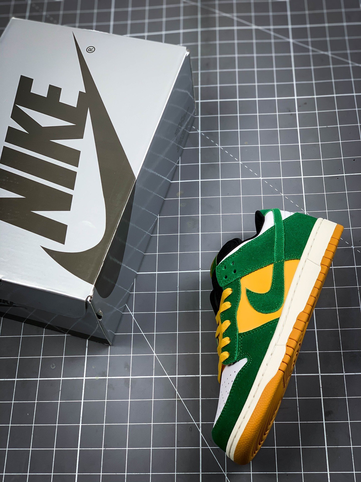 Sb Dunk Low Sp Green/White/Yellow 5