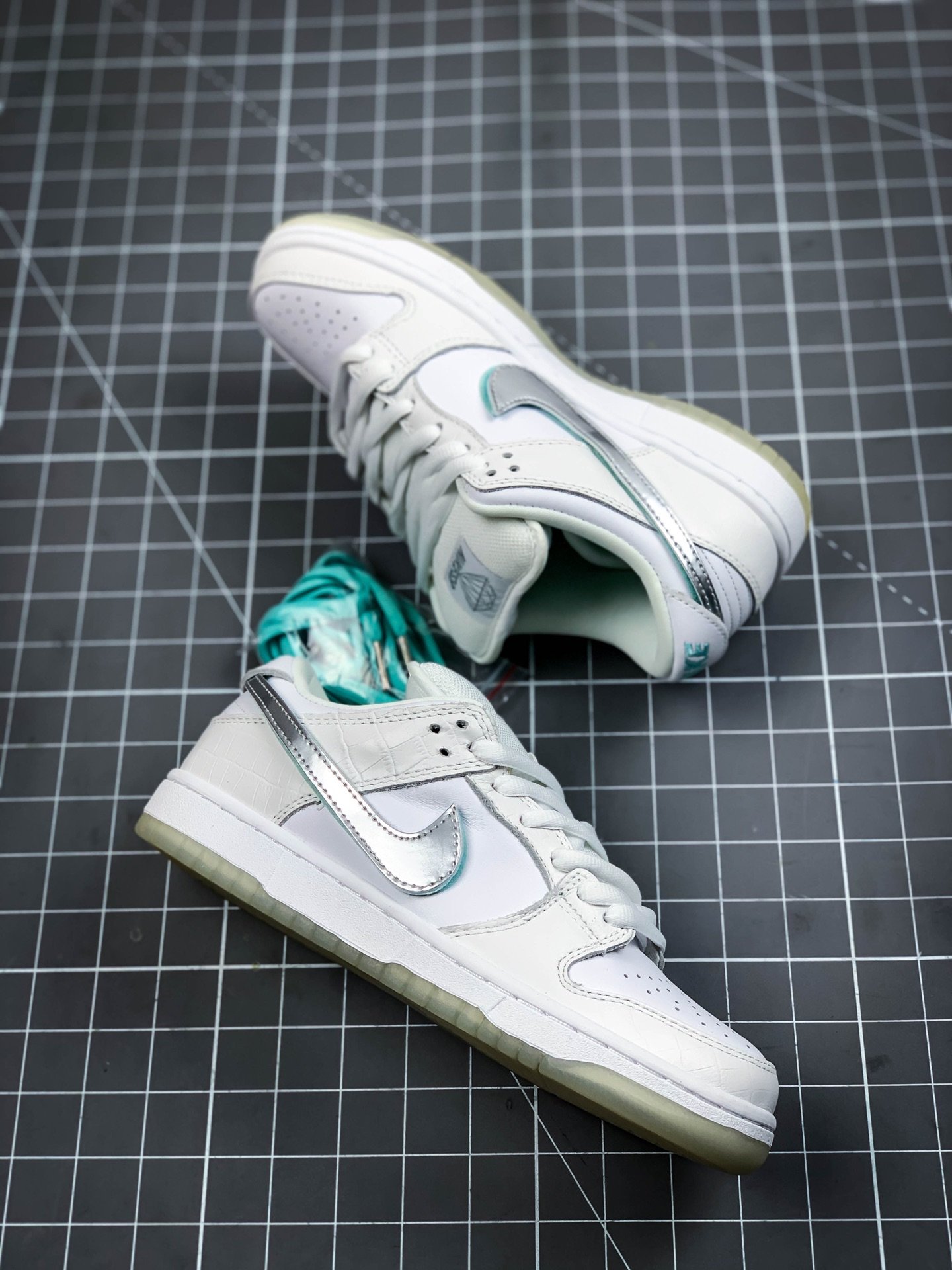 Diamond Supply Co. X Dunk Low Pro Sb White Diamond White/Chrome-White 7