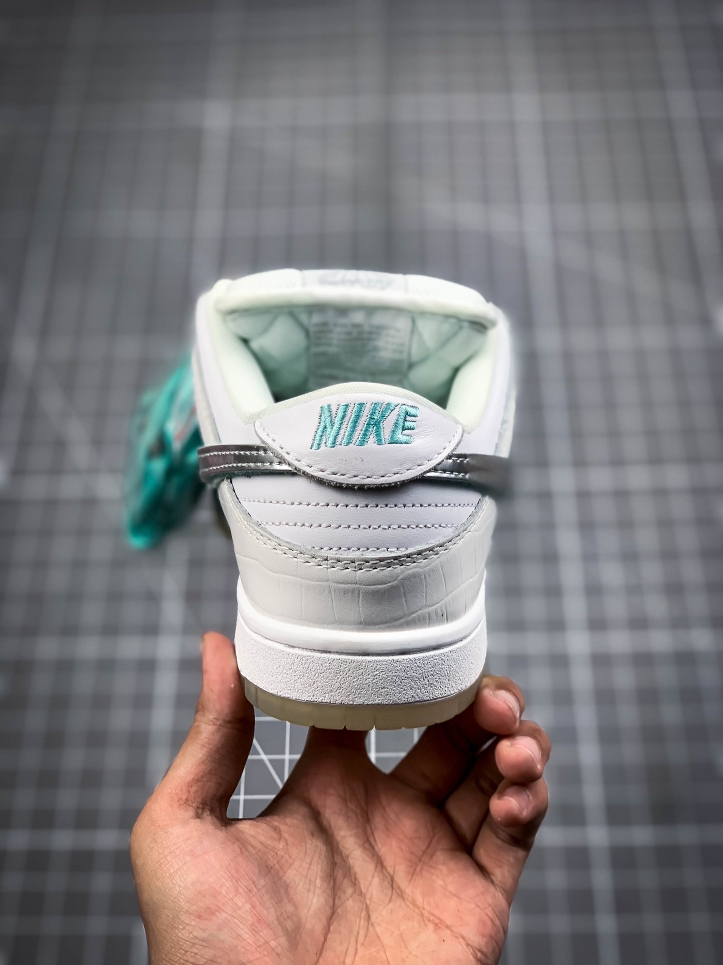 Diamond Supply Co. X Dunk Low Pro Sb White Diamond White/Chrome-White 9