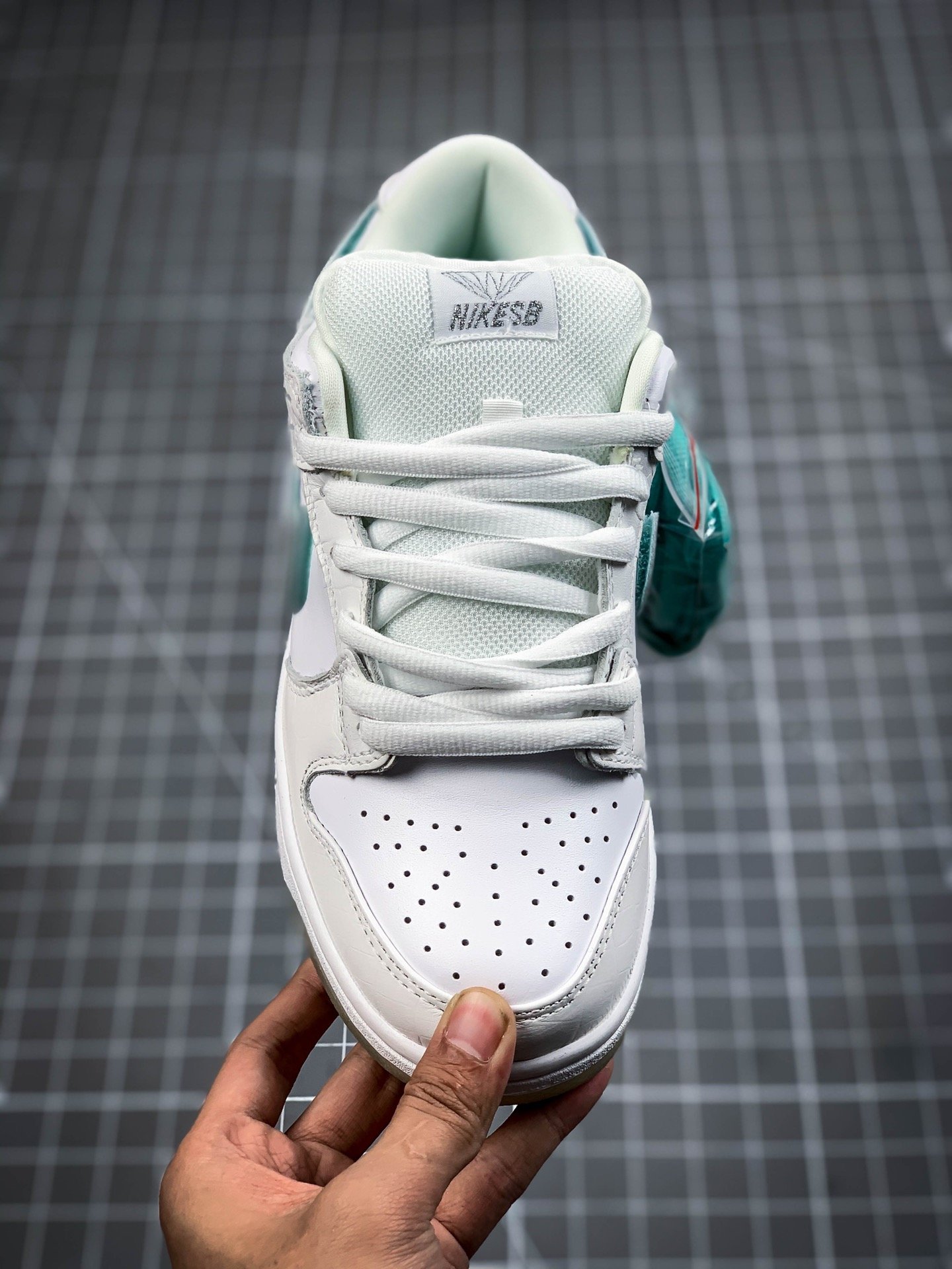 Diamond Supply Co. X Dunk Low Pro Sb White Diamond White/Chrome-White 13