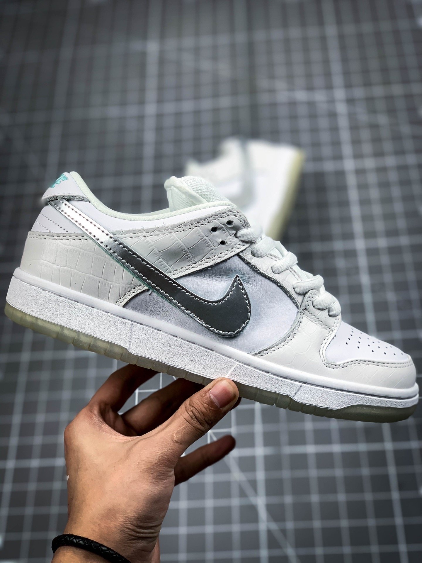 Diamond Supply Co. X Dunk Low Pro Sb White Diamond White/Chrome-White 15