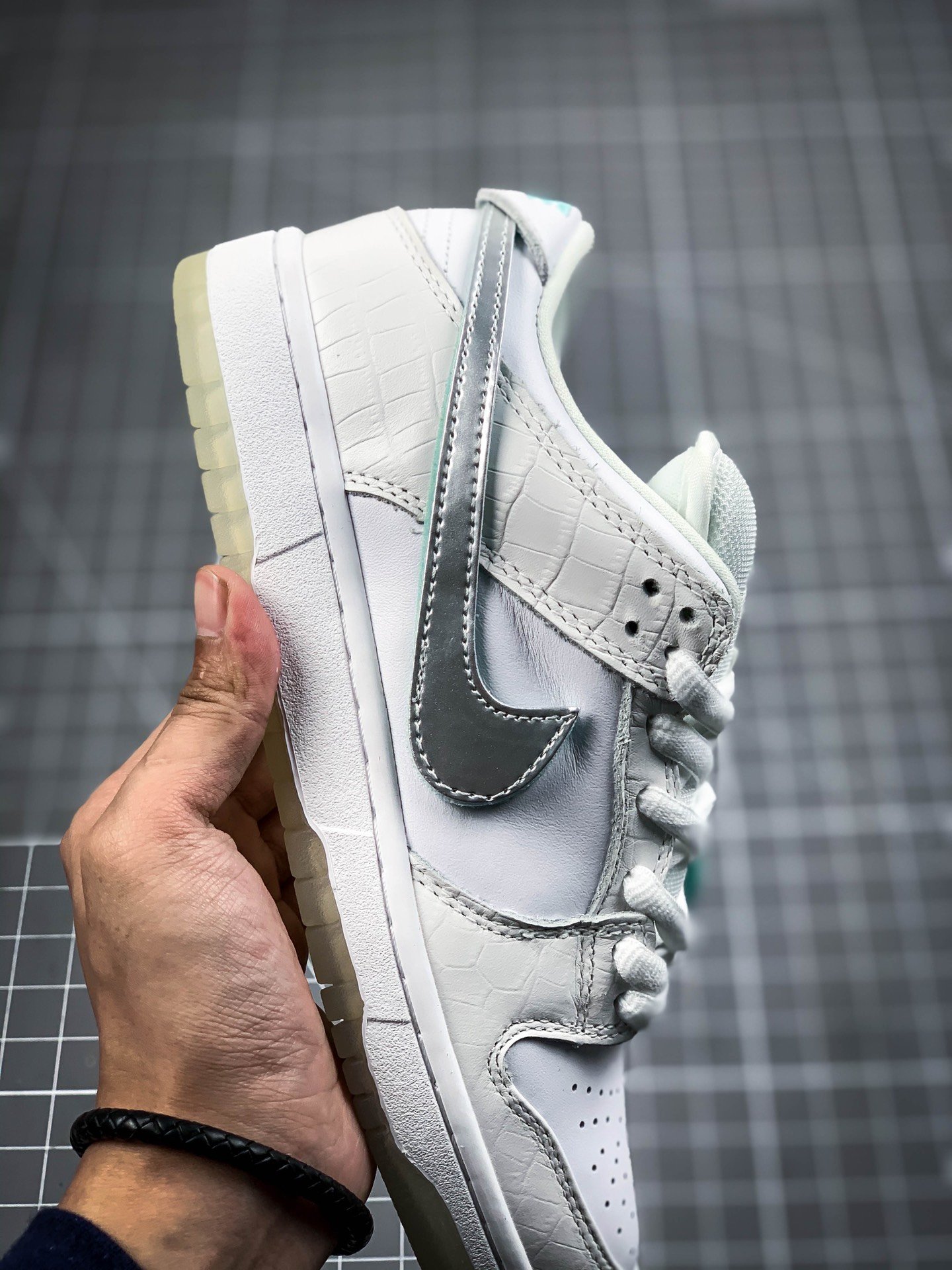 Diamond Supply Co. X Dunk Low Pro Sb White Diamond White/Chrome-White 17