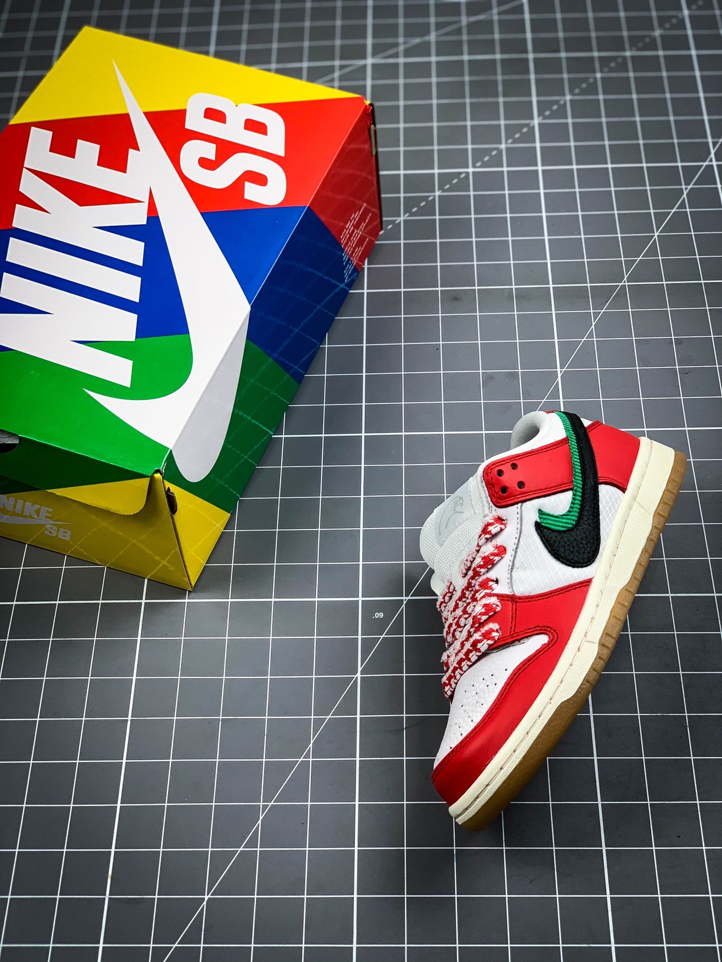 Frame Skate X Sb Dunk Low Red/White/Black 7