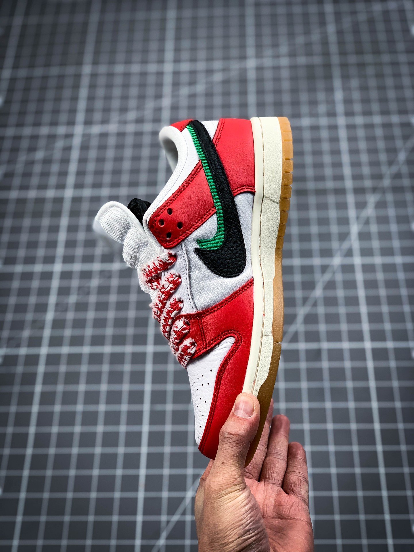 Frame Skate X Sb Dunk Low Red/White/Black 11