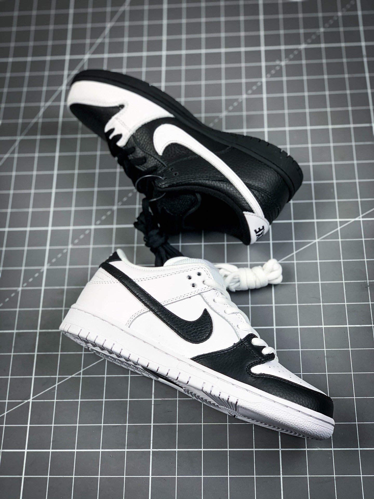 Sb Dunk Low Premium Yin Yang Black/White 3