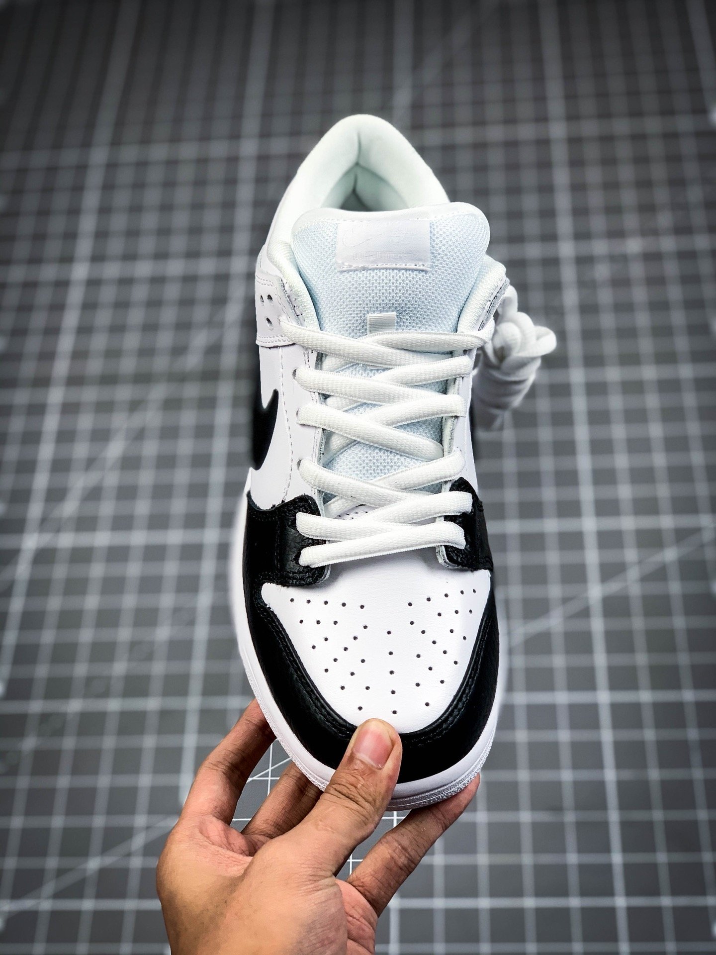 Sb Dunk Low Premium Yin Yang Black/White 9