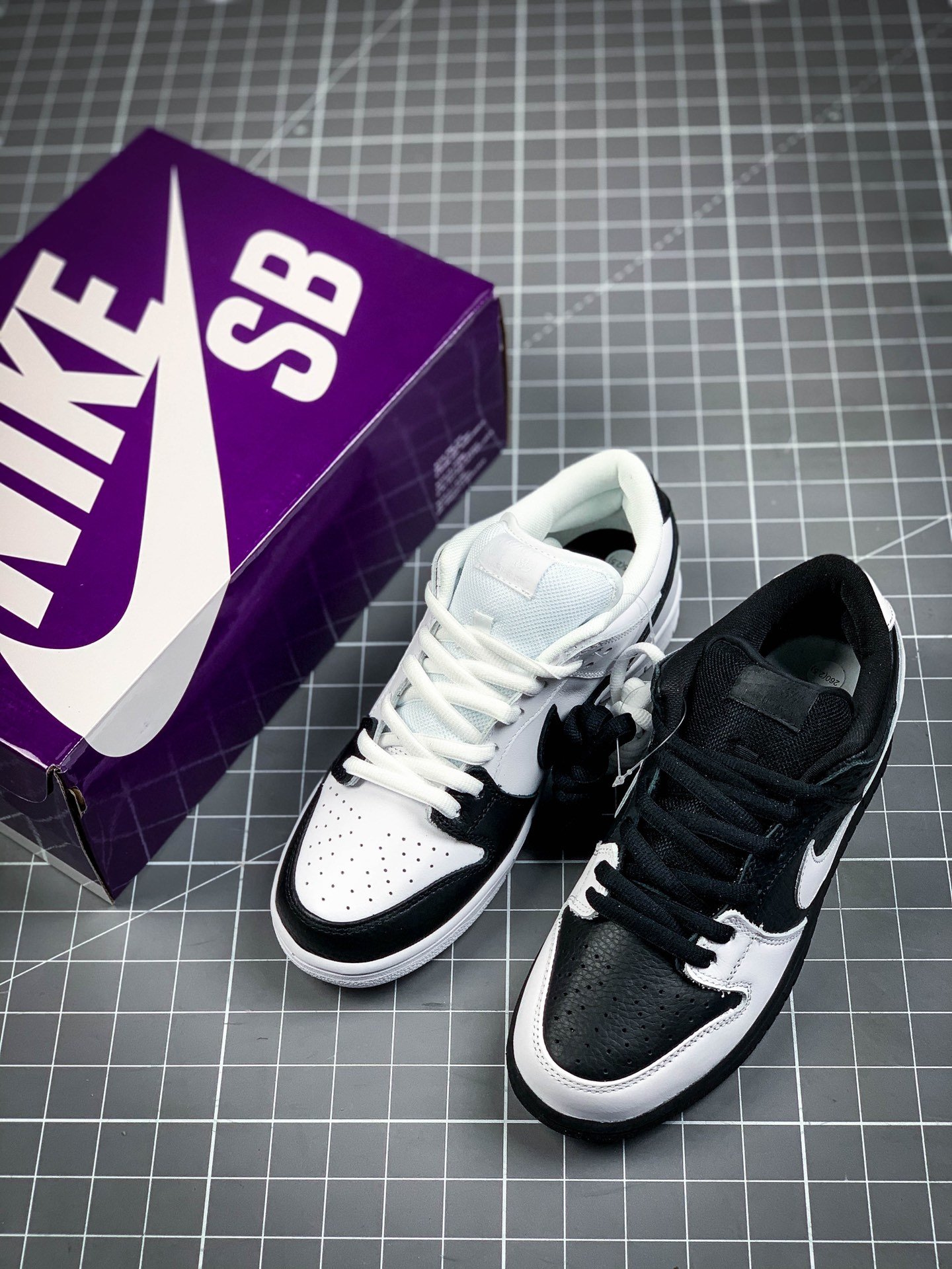 Sb Dunk Low Premium Yin Yang Black/White 17