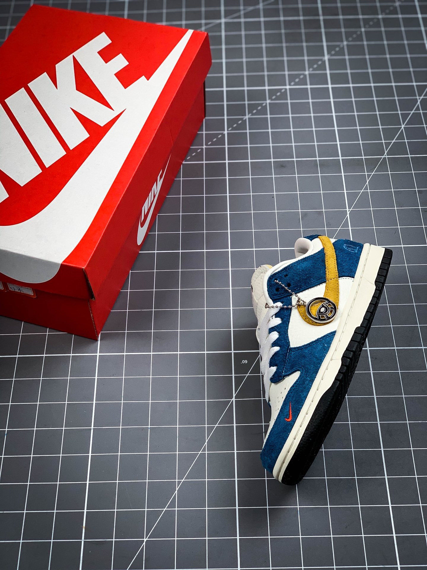 Kasina X Dunk Low 80S Bus Industrial Blue 11