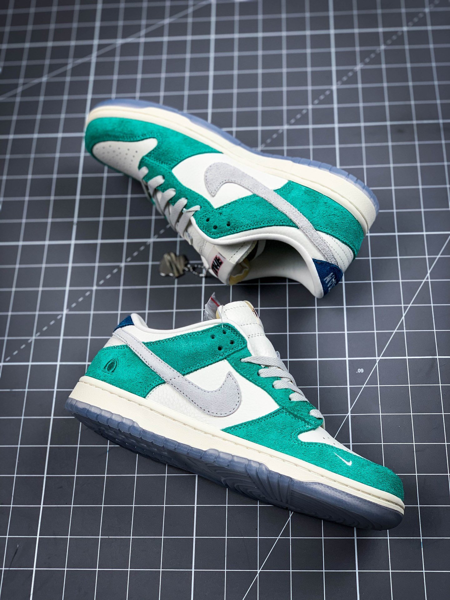 Kasina X Dunk Low Sail/White-Neptune Green-Industrial Blue 9