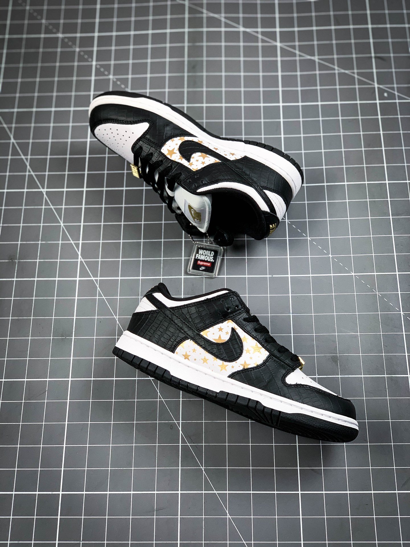 Supreme X Sb Dunk Low Black Stars Black/White/Gold 3