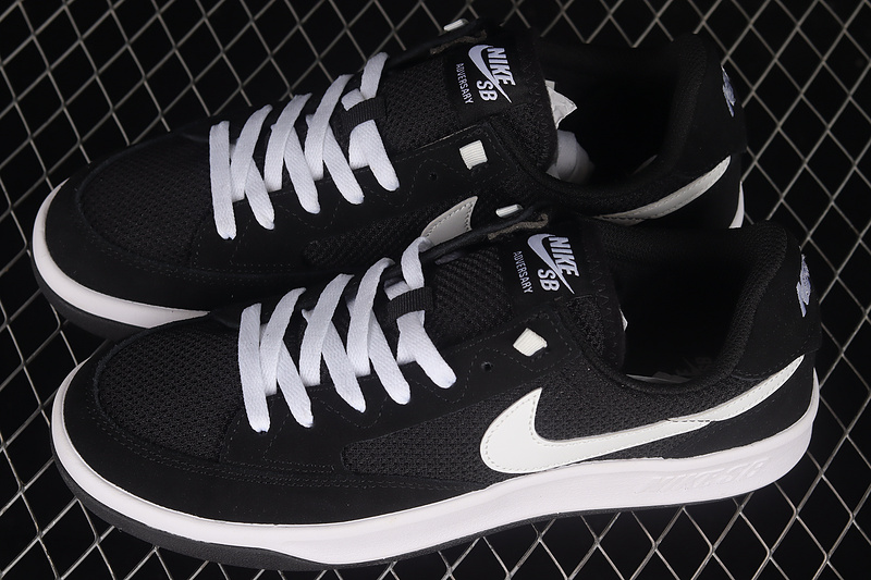 Sb Adversary Black/White/Black 5