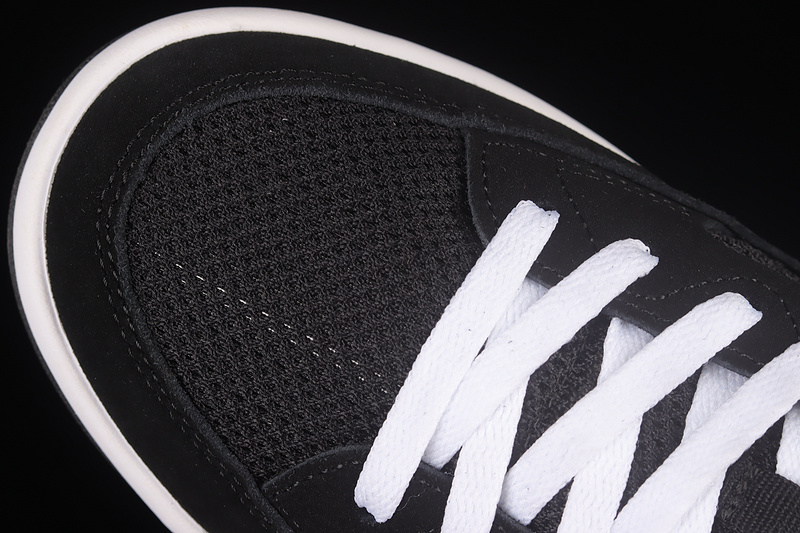 Sb Adversary Black/White/Black 9