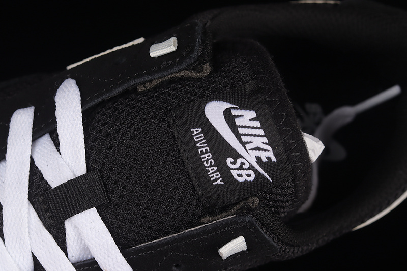 Sb Adversary Black/White/Black 23