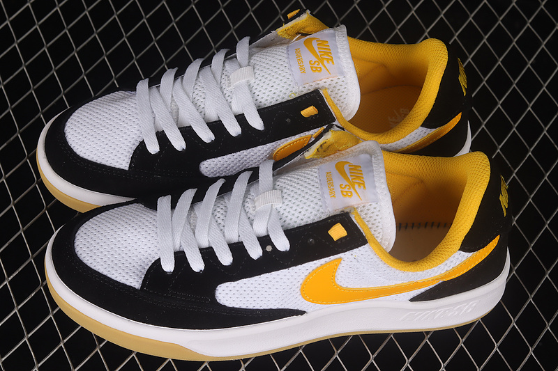 Sb Adversary Black/University Gold/White 5