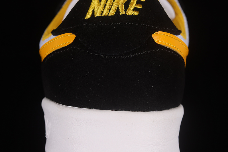 Sb Adversary Black/University Gold/White 9