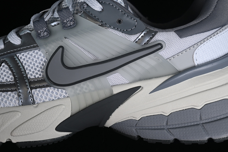 V2k Runtekk Run Pure Platinum/Wolf Grey/Cool Grey/Metallic Cool Grey 5