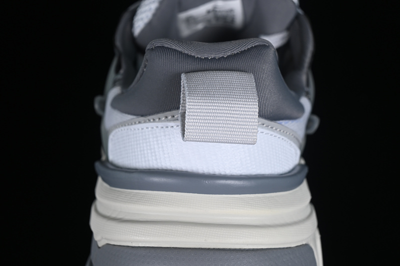 V2k Runtekk Run Pure Platinum/Wolf Grey/Cool Grey/Metallic Cool Grey 25