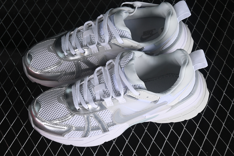 V2k Runtekk Run Metallic Silver/White 19