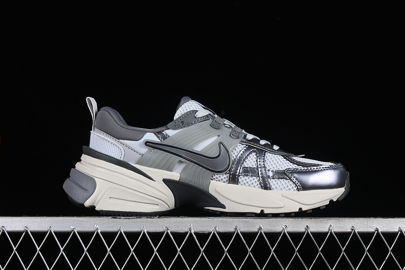 V2k Runtekk 3Xl Pure Platinum/Wolf Grey/Cool Grey/Metallic Cool Grey 23