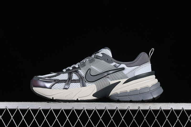 V2k Runtekk 3Xl Pure Platinum/Wolf Grey/Cool Grey/Metallic Cool Grey 31