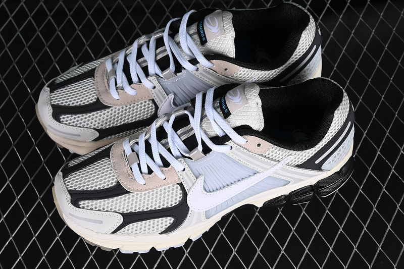 Zoom Vomero 5 White/Grey/Black 17