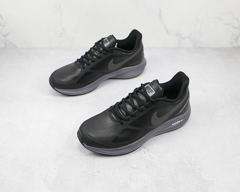 Zoom Vomero 7 Black/Black/Dark Grey 9