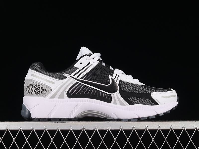 Zoom Vomero 5 Black/White/Light Grey 25