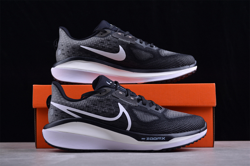 Air Zoom Vomero 17 Black/Anthracite/White 17