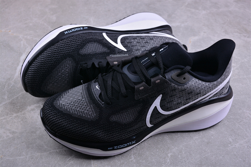 Air Zoom Vomero 17 Black/Anthracite/White 23