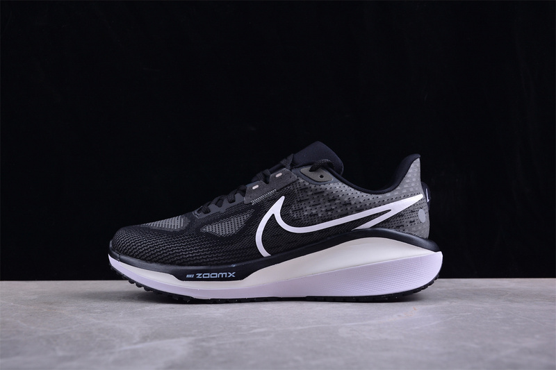 Air Zoom Vomero 17 Black/Anthracite/White 27