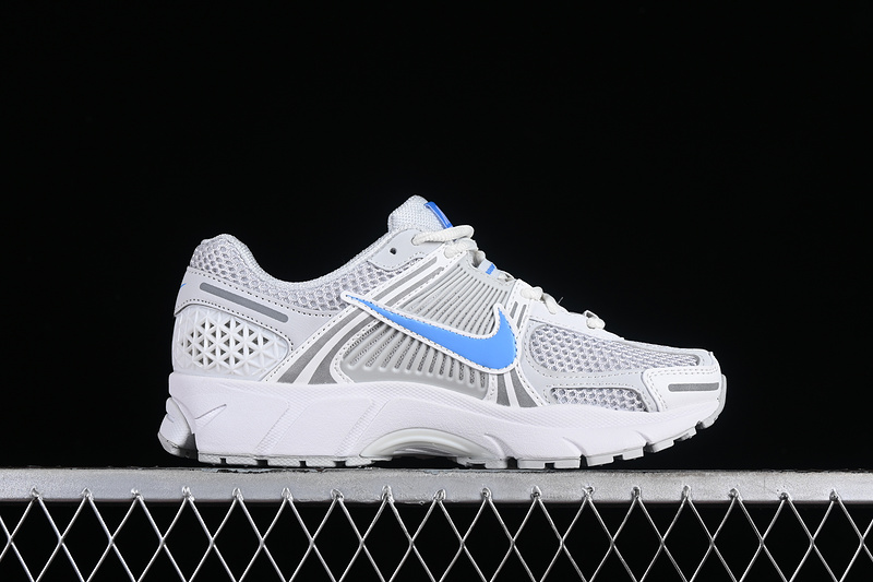 Air Zoom Vomero 5 Summit White/University Blue/Photon Dust 25