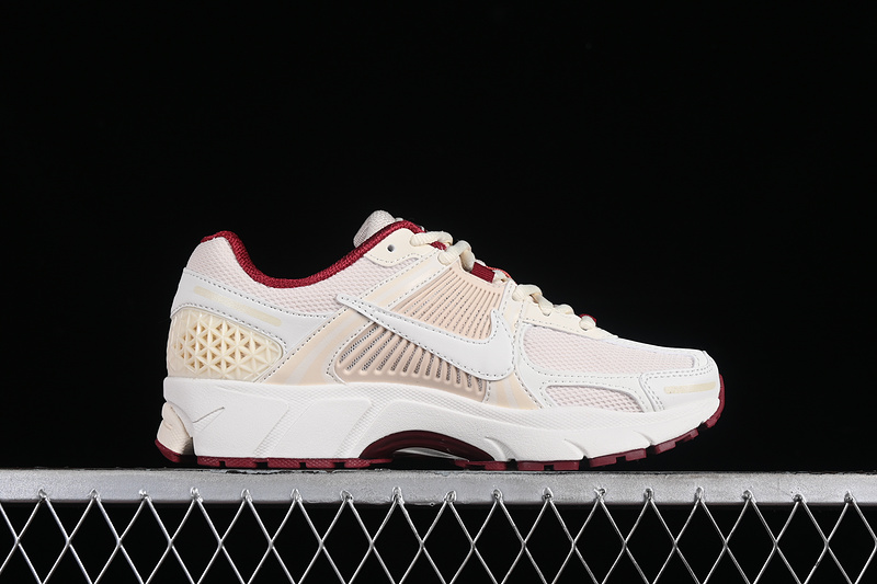 Air Zoom Vomero 5 Sp Valentine's Day Coconut Milk/White/Dragon Red/Soft Pink 13