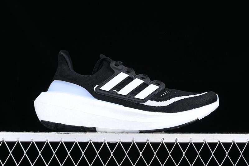 Adidas Ultraboost Light Core Black/Cloud White/Core Black 7