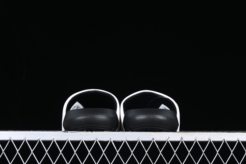 Victori One Slide Black/Black/White 5