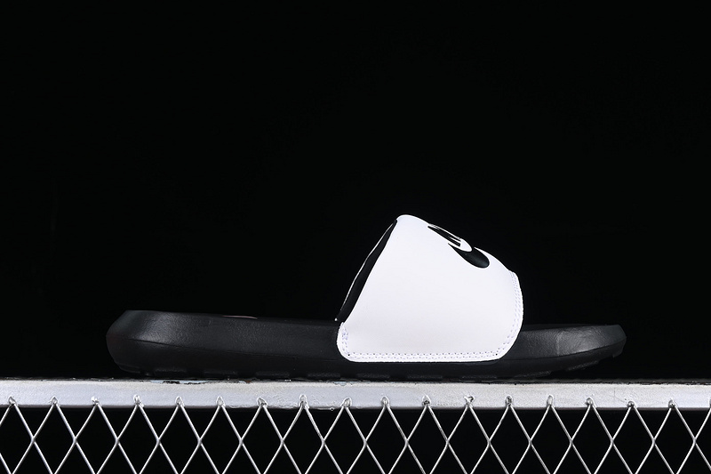 Victori One Slide Black/Black/White 19