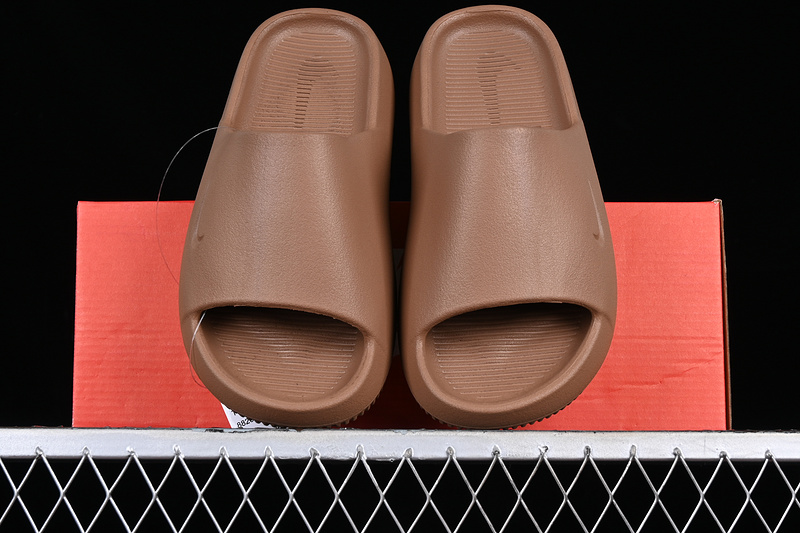 Calm Slide Brown 17