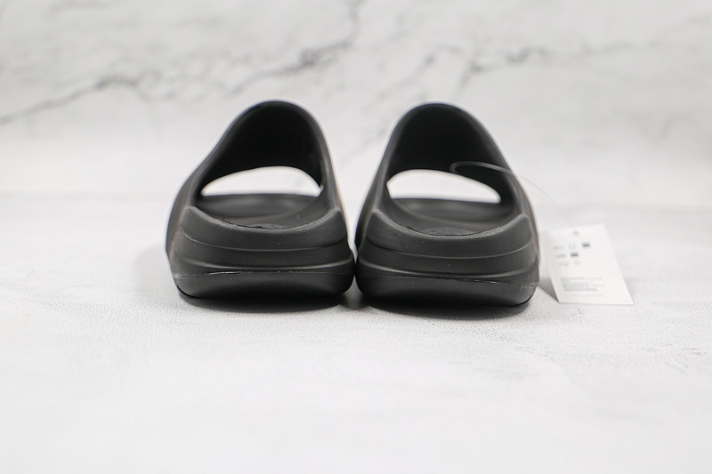 Yeezy Slides Core Black/Core Black/Core Black 9