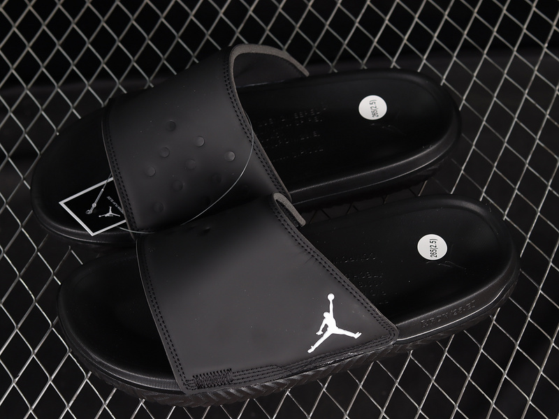 Air Jordan Play Slide Black/Photon Dust/Off Noir/University Red 11