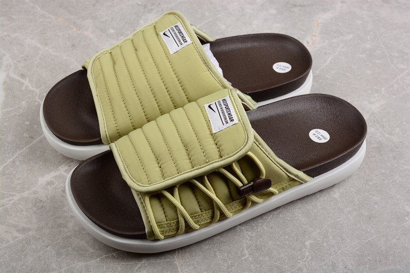 Asuna 2 Slides Wheat Grass/Baroque Brown/Sail 23