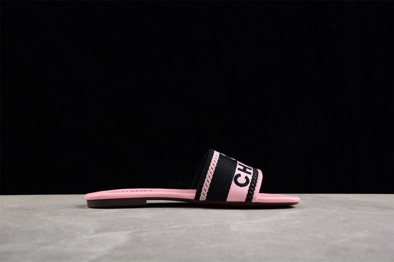 Embroidered Slippers Pink/Black 7