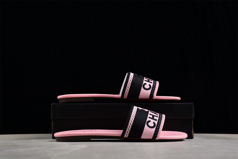 Embroidered Slippers Pink/Black 11