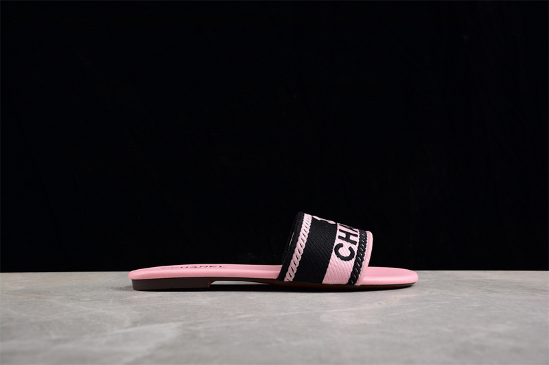 Embroidered Slippers Pink/Black 15