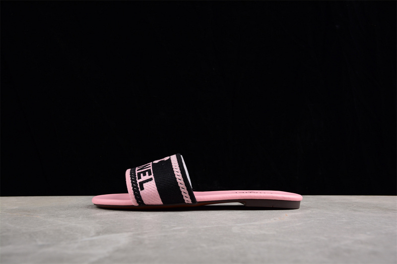 Embroidered Slippers Pink/Black 17