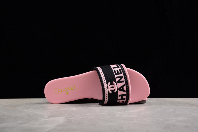 Embroidered Slippers Pink/Black 19