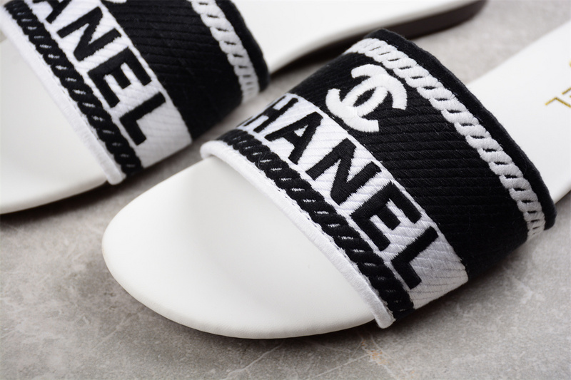 Embroidered Slippers White/Black 3