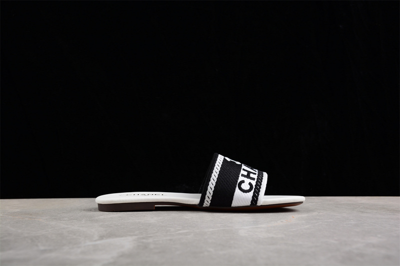 Embroidered Slippers White/Black 7