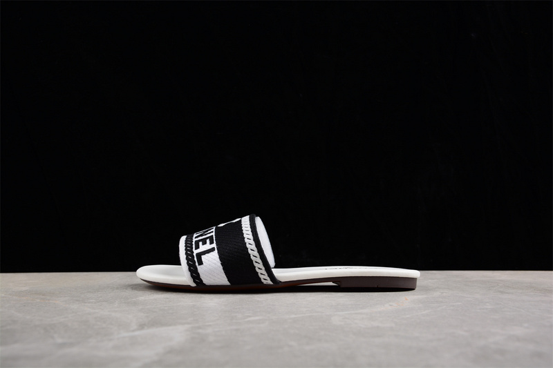 Embroidered Slippers White/Black 13