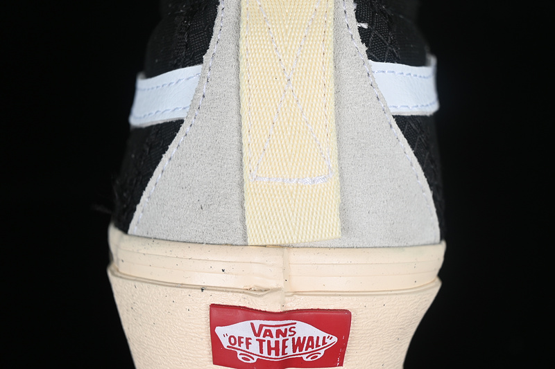 Advisory Board Crystals X Sk8-Hi Ext Black/White 17